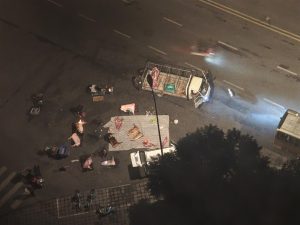 成华区街头凌晨分割猪肉？官方回应：已教育并要求进正规市场