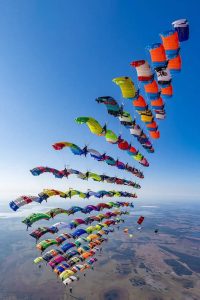 果然佛罗里达不养闲人！104名跳伞大神集结佛罗里达拼出“天空巨星”